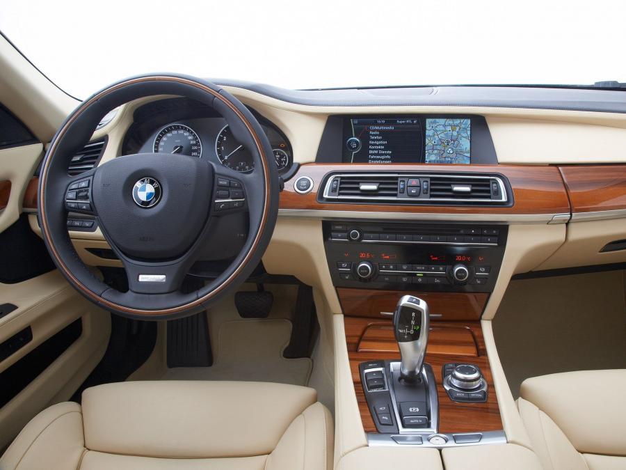  BMW 7-Series Individual 2009 года  (фото 9 из 13)